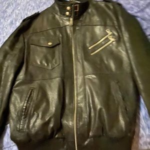 Hood not included. Flavor size medium leather jacket.